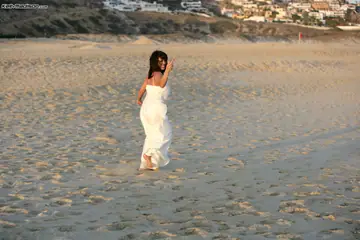 Kelly Madison – Busty Latina MILF Has Sex on the Beach