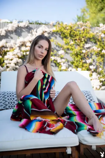 Kimmy Granger – Petite Curvy Brunette Spreads Her Pussy in the Open Air