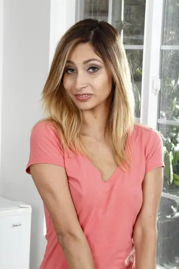 Jade Jantzen – Latina Beauty Strips and Spreads Her Shaved Pussy