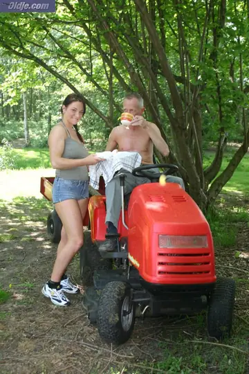 Mischel Chanson – Short-Haired Redhead Sucks Partner Then Gets Fucked Outdoors