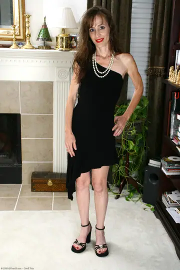 Slim MILF in a Dress Spreads Her Hairy Pussy