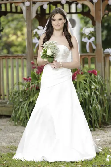 Kymberlee Anne – Slim Bride Strips Out of Her Wedding Dress Outdoors