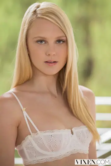 Lily Rader – Slim Blonde Gives a Blowjob in Lingerie Before Getting Fucked