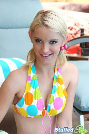 Missy Mae – Petite Blonde in a Bikini Deepthroats and Gets a Facial by the Pool