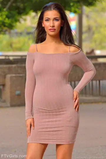 Olivia Nova – Busty Brunette in Heels Plugs Her Ass on a Park Bench