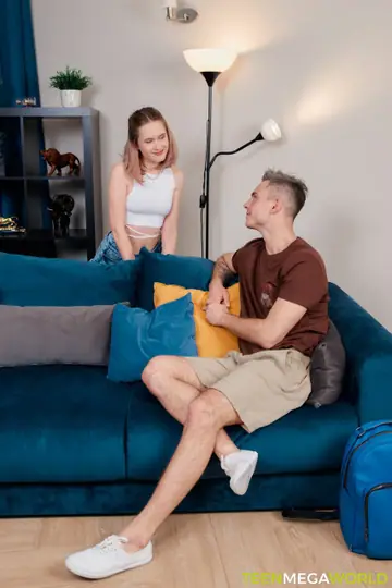 Una Fairy – Tall European Redhead in Shorts Gets Pounded Doggy Style