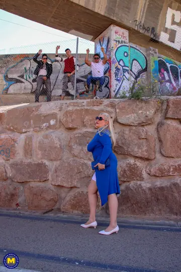 Musa Libertina – Mature Blonde BBW in Glasses Has Group Sex Outdoors