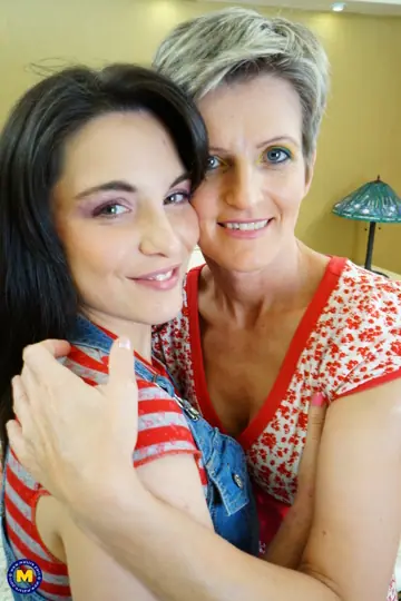 Short-Haired Mature Amateurs Lick and Finger Each Other
