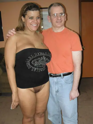 Angel Lynn – Busty Latina MILF Gives a Blowjob Wearing Glasses