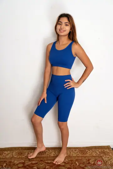 Petite Latina Bares All and Spreads Wide in the Gym