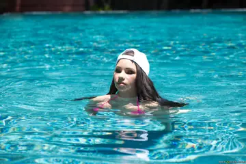 Raven Bay – Curvy Brunette Takes Anal Doggy Style and Cum on Her Tits Poolside