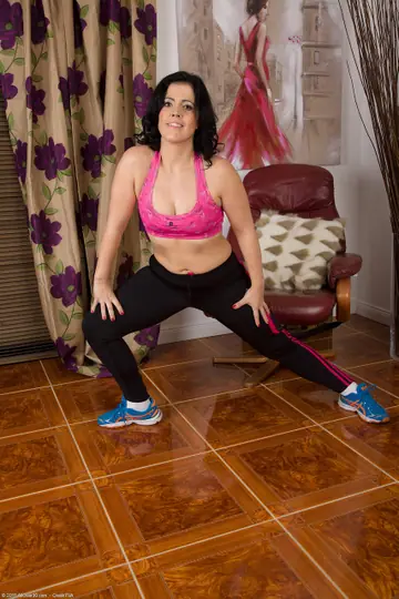 Montse Swinger – Curvy Spanish MILF Strips and Spreads Her Asshole in the Gym
