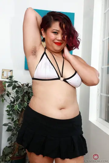 Latina BBW Poses Nude and Spreads Wide