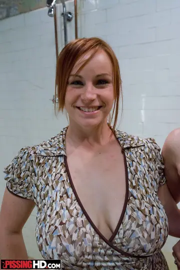 Bella Rossi – Redhead MILF and Asian Woman Kiss, Lick and Pee in the Bathroom