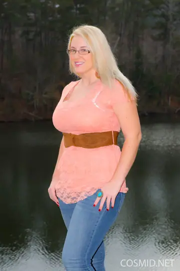 Raquel Stoops – Blonde BBW Releases Big Tits Outdoors at the Lake