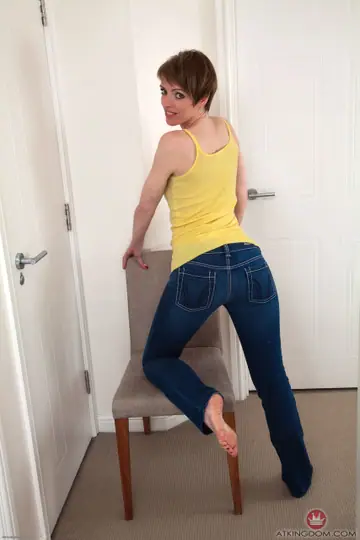 Slim Short-Haired MILF Strips Off Her Jeans and Spreads Her Hairy Pussy