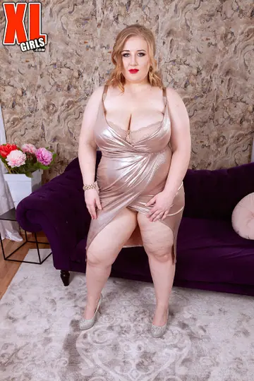 Tessa Orlov – Curvy Redhead MILF Frees Her Big Tits from a Dress