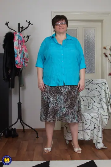 Mature European BBW with Short Hair Fingers Herself and Uses a Dildo