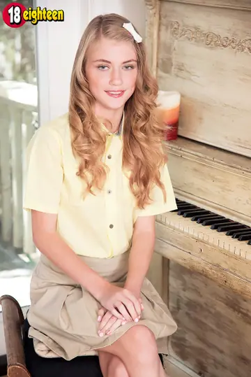 Hannah Hays – Skinny Blonde in a Skirt Takes Anal and a Facial