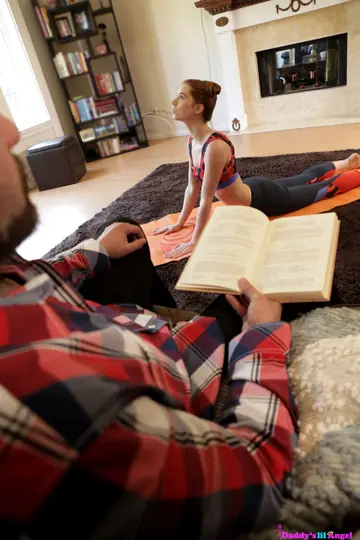 Pepper Hart – Slim Redhead in Pigtails Takes Anal in Yoga Pants