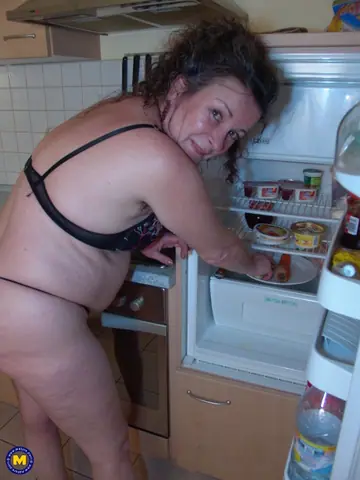 Mature BBW Masturbates with a Carrot in the Kitchen