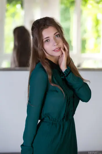 Mila Azul – Skinny Ukrainian Babe Shows Her Natural Tits and Shaved Pussy