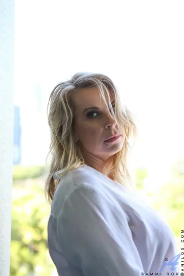 Sammi Rox – Tattooed Blonde Australian MILF Strips Off Her Panties and Toys Herself