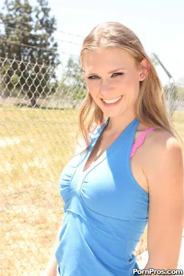 Sunset diamond – Skinny Blonde Sucks and Fucks a Black Stud Outdoors