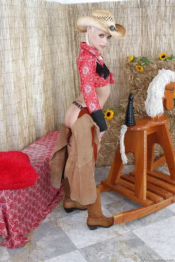 Jayda Diamonde – Thick Blonde in Costume and Boots Toys Her Asshole