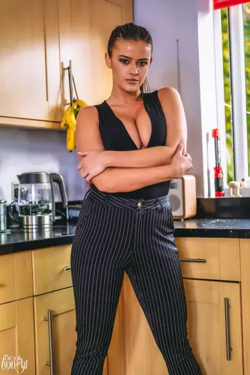 Brook Wright – Thick British Brunette Strips Out of Her Bodysuit in the Kitchen