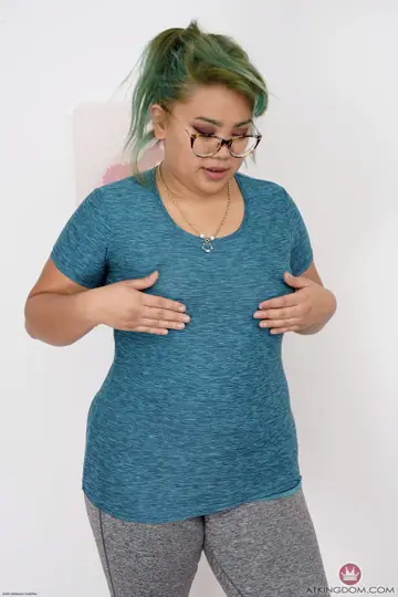 Chubby Asian MILF in Glasses Spreads Her Pussy