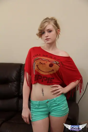 Mandy Roe – Thick Blonde Strips Out of Her Shorts to Show Her Natural Tits and Big Ass