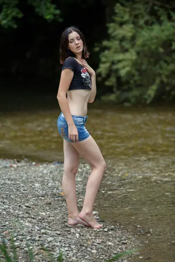 Curvy Brunette Strips Out of Her Shorts on the Beach
