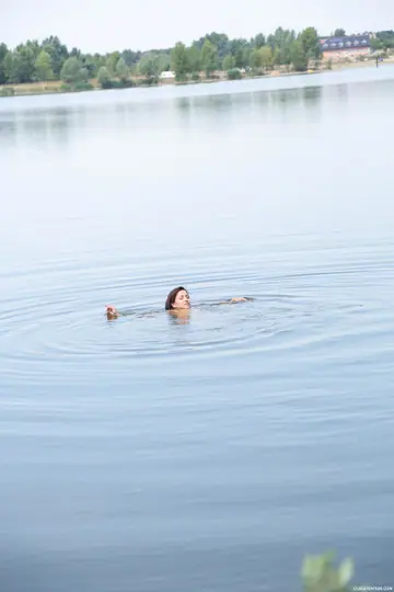 Cindy Loarn – Hungarian Brunette Strips on the Beach for a Handjob and Sex