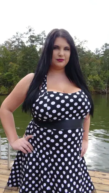 Mischievous Kitty – Thick Russian Brunette Strips Out of Her Dress Outdoors
