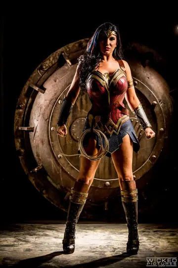 Romi Rain – Busty Brunette MILF in Wonder Woman Cosplay Takes Gangbang Facials