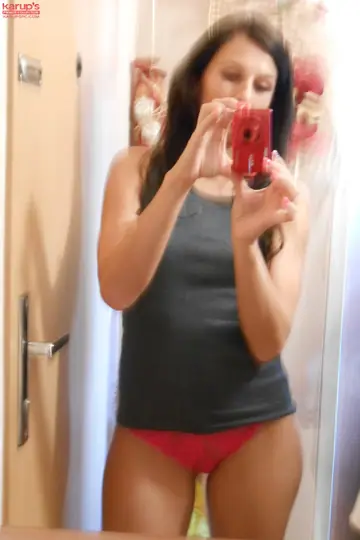 Lady Love – Latina Brunette Spreads Her Pussy in the Mirror Selfie
