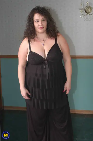 Curvy Mature Woman Takes a Black Cock Doggy Style