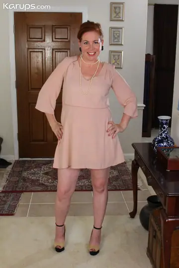 Caitlin Moore – Pale Redhead MILF Uses a Toy on Her Pussy