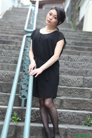Kyoko Nakajima – Asian MILF Gets Fucked Outdoors in Pantyhose