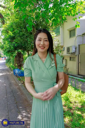 Megumi Satuki – Japanese MILF Undresses and Opens Her Legs on an Outdoor Sofa