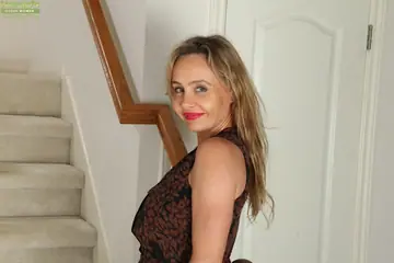Kelsey Majors – Mature Brunette with Big Natural Tits Displays Her Hairy Pussy and Tattoos