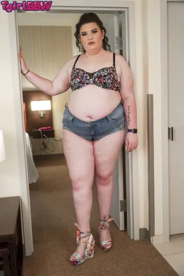 BBW Trans Woman Shows Her Big Ass and Has Sex
