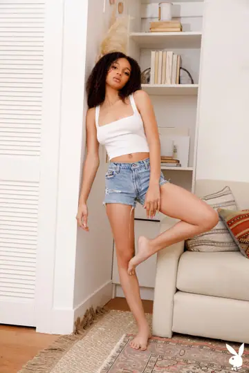 Slim Ebony Brunette in Shorts Shows Her Tits and Ass