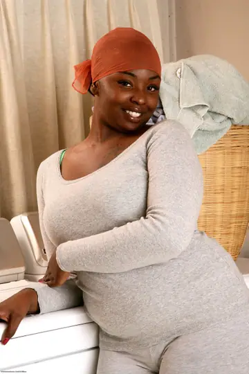 Mature Ebony BBW Reveals Her Hairy Pussy and Spreads Wide