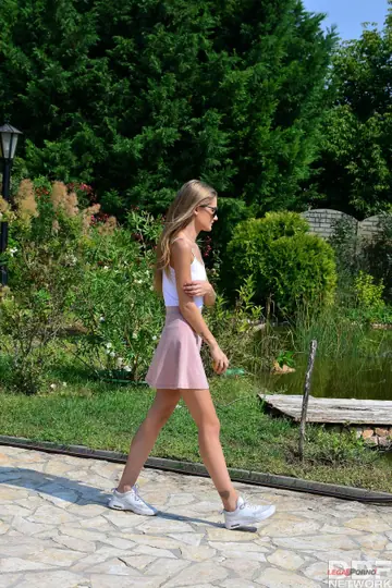Tiffany Tatum – Hungarian Blonde Gets Fucked Outdoors in a Skirt