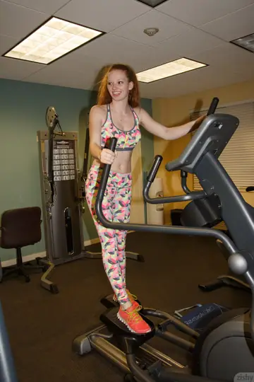 Wendy Patton – Curly Redhead Reveals Her Nipple in Yoga Pants at the Gym
