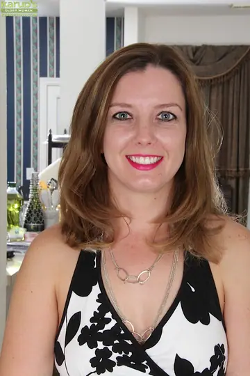 Deliliah Stevenson – Busty Brunette MILF Strips Out of Her Pantyhose and Spreads Her Muff