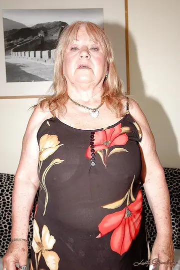 BBW Strips Off Her Stockings and Masturbates
