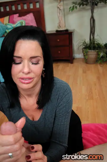 Veronica Avluv – Busty MILF and Petite Curly Brunette Give a Handjob in a Threesome